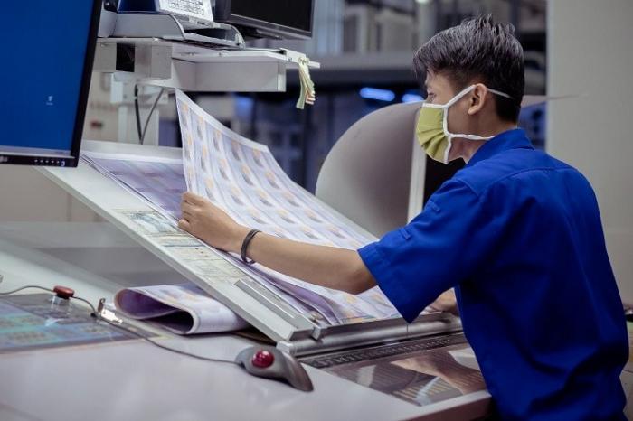 Percetakan Uang Dengan Mesin Dan Kertas Khusus