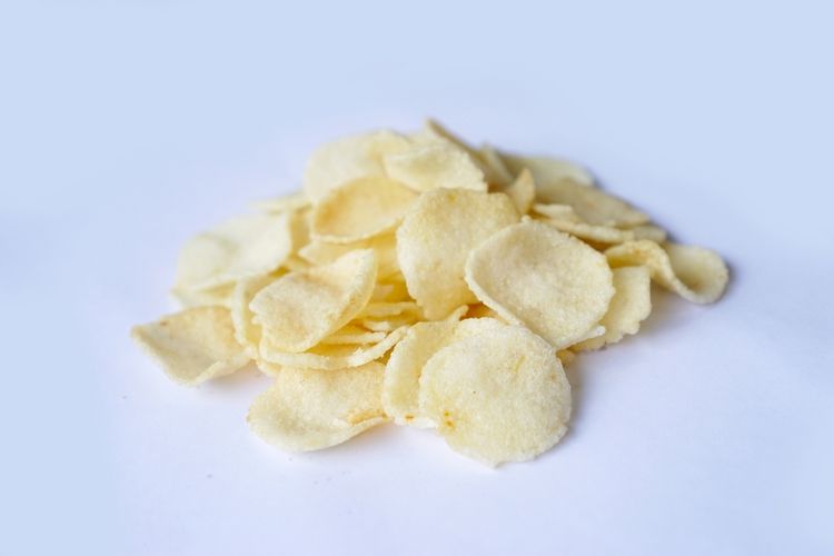 Camilan Opak Atau Keripik Tipis Dari Bahan Singkong