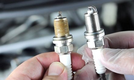 Bagian Busi Kendaraan Untuk Penyambungan Percikan Api Listrik