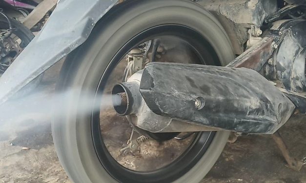 Kerusakan Sepeda Motor Saat Mengeluarkan Asap Knalpot