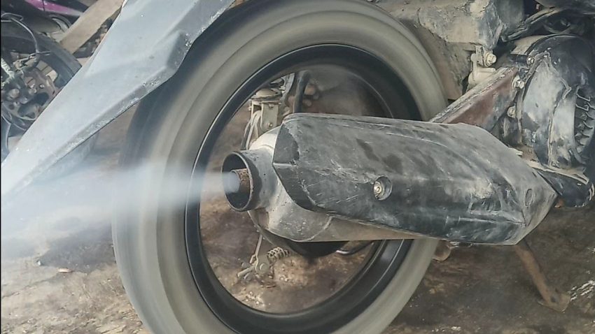 Kerusakan Sepeda Motor Saat Mengeluarkan Asap Knalpot