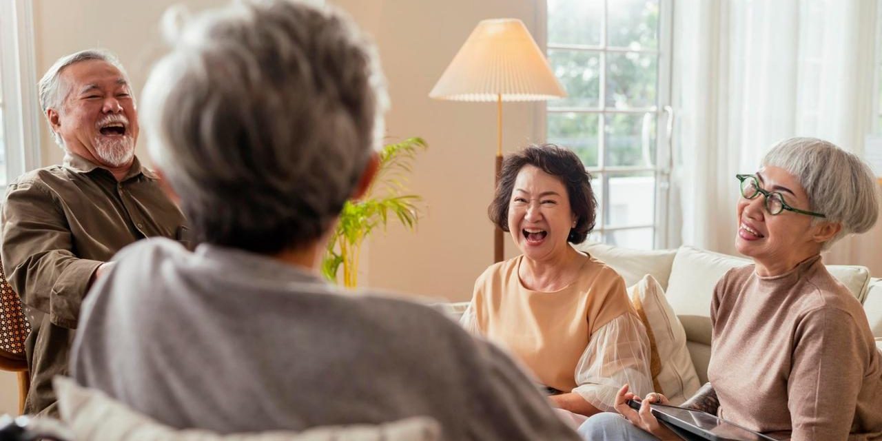 Kelompok Orang Lansia Yang Sudah Berusia Lanjut