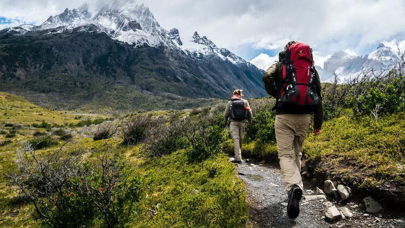 Kegiatan Fisik Hiking Dalam Berjalan Kaki Di Alam