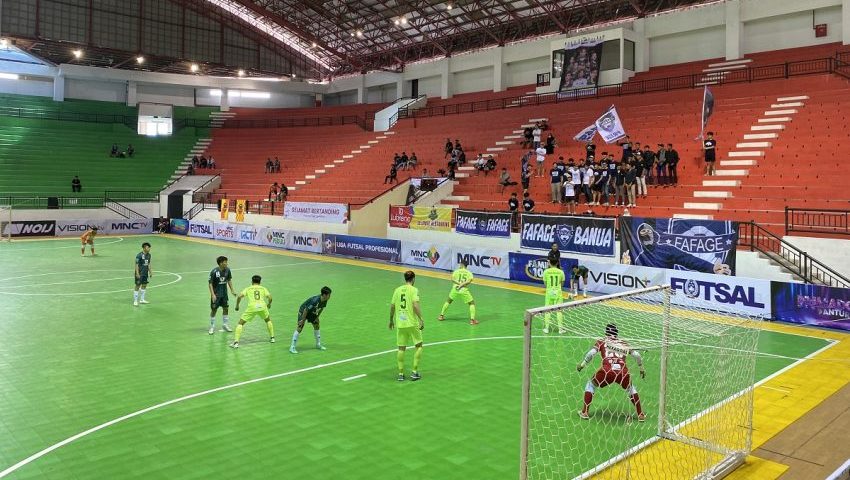 Olahraga Sepakbola Mini Atau Futsal Di Lapangan Kecil