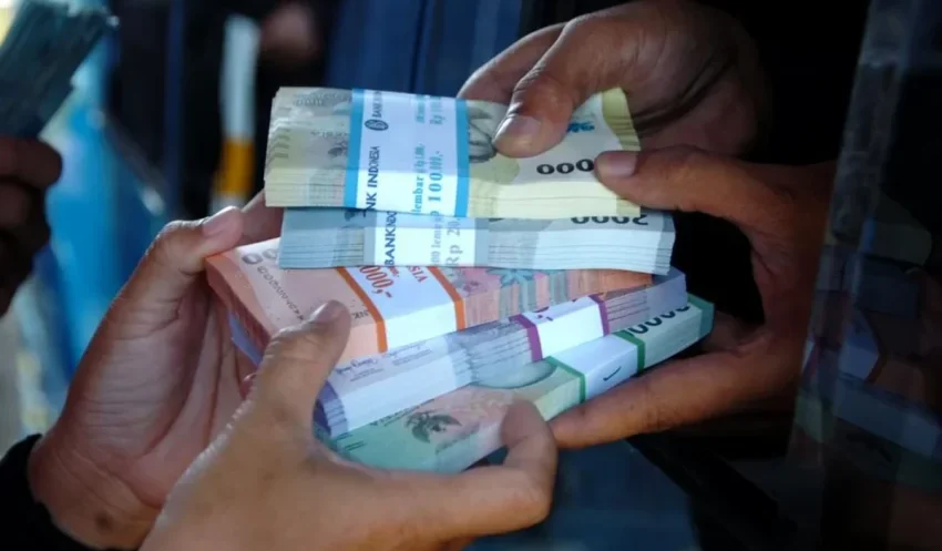 Penukaran Transaksi Uang Di Kehidupan Seharian