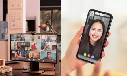 Panggilan Video Melalui Aplikasi Komunikasi Zaman Modern
