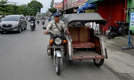Transportasi Roda Tiga Becak Yang Unik Dari Medan