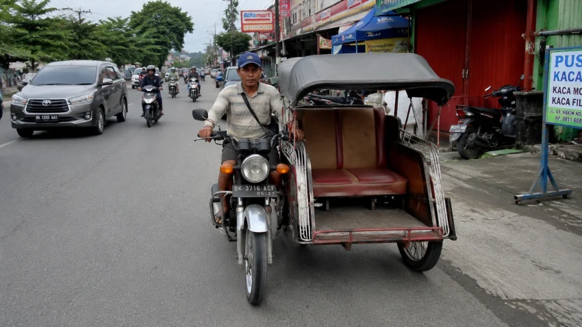Transportasi Roda Tiga Becak Yang Unik Dari Medan