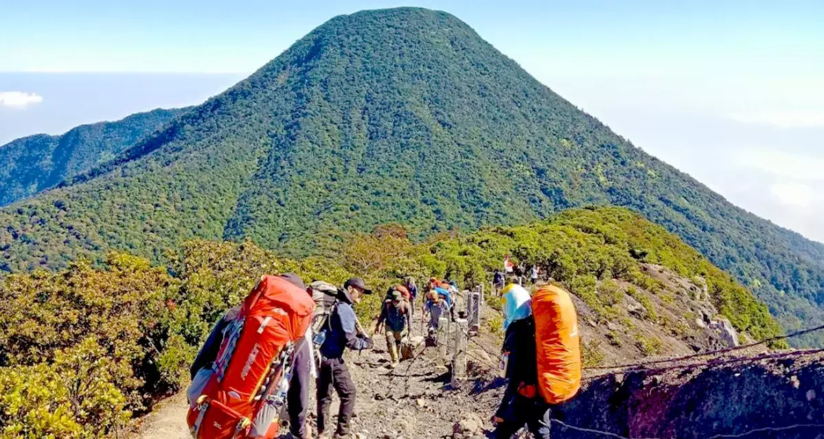 Jalur Pendakian Menjadi Keseruan Saat Mendaki
