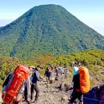 Jalur Pendakian Menjadi Keseruan Saat Mendaki