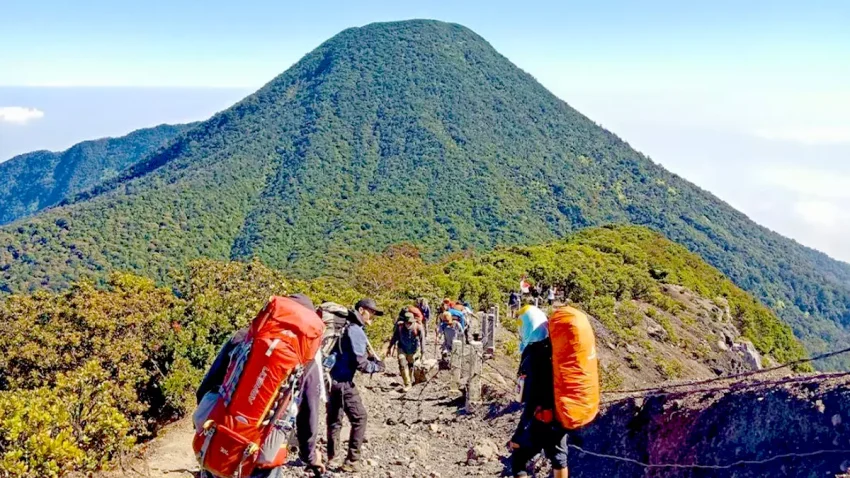 Jalur Pendakian Menjadi Keseruan Saat Mendaki