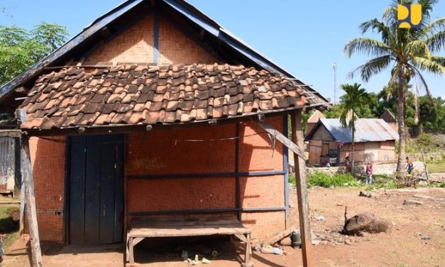 Bangunan Sederhana Gubuk Untuk Tempat Beristirahat