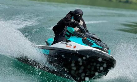 Kereta Air Sebuah Kendaraan Jetski Yang Unggul Kecepatannya