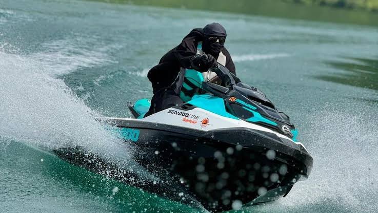Kereta Air Sebuah Kendaraan Jetski Yang Unggul Kecepatannya