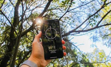 Penentu Mata Angin Sebuah Kompas Digital