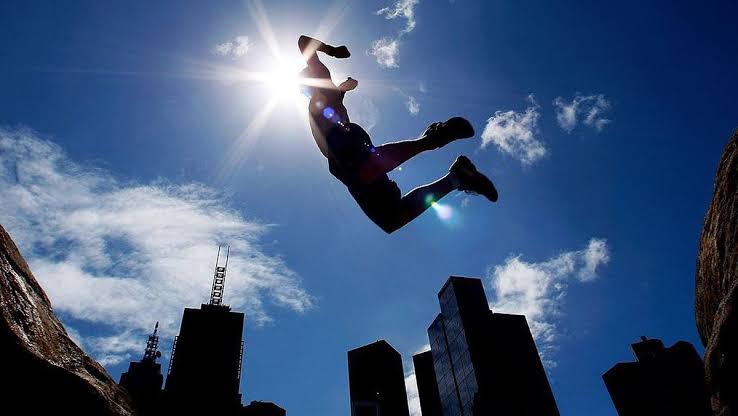 Gerakan Fisik Parkour Di Berbagai Tempat Umum