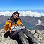 Seseorang Kegiatan Mendaki Sebuah Bukit Pegunungan