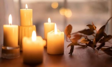 Penerangan Cahaya Lilin Dengan Bahan Yang Mudah