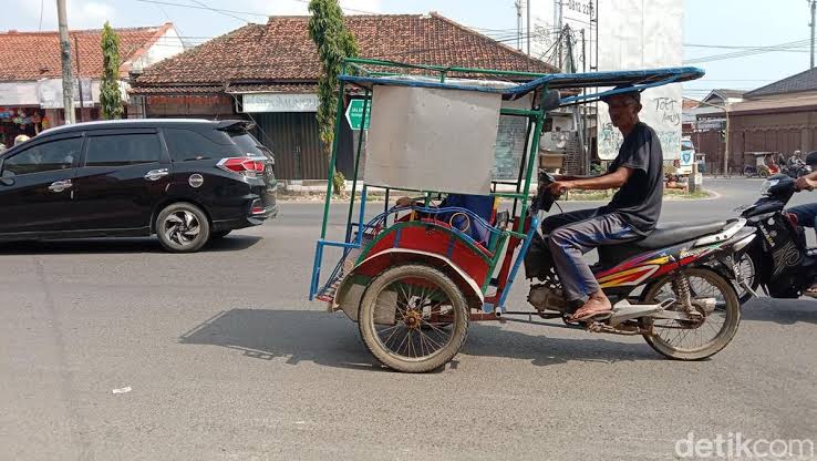 Kendaraan Bermotor Becak Sebagai Transportasi Umum