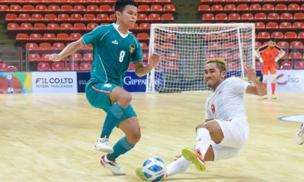 Bola Kaki Futsal Dalam Sebuah Lapangan Kecil
