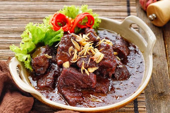 Hidangan Rempah Tradisional Dari Sebuah Masakan Semur