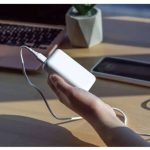 Perangkat Pengisian Baterai Melalui Sebuah Powerbank