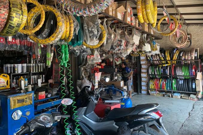 Tempat Perawatan Motor Atau Sebuah Bengkel