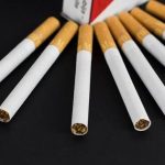 Sebuah Tembakau Rokok Yang Di Bakar Dan Hisap
