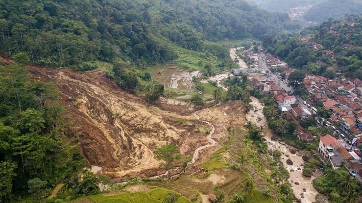Peristiwa Alam Longsor Tanah Yang Berdampak Buruk