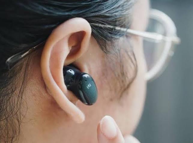 Perangkat Elektronik Headset Dengan Penggunaan Yang Banyak