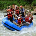 Olahraga Air Adrenalin Arung Jeram Dengan Arus